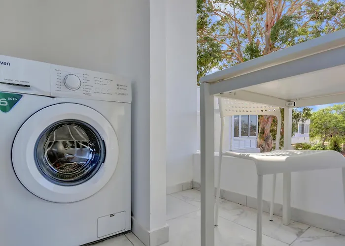 Parrot Paradise Studio, Wifi, Smart Tv, Pool *