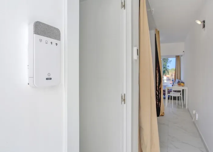 Parrot Paradise Studio, Wifi, Smart Tv, Pool Apartment