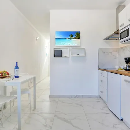 Apartment Parrot Paradise Studio, Wifi, Smart Tv, Pool Costa Del Silencio