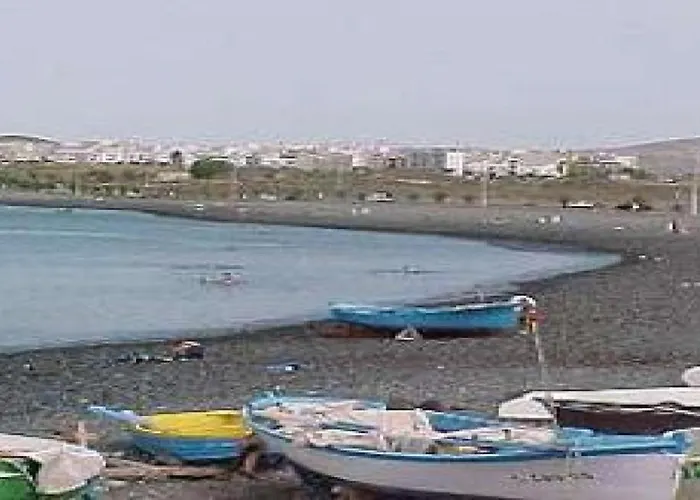 Parrot Paradise Studio, Wifi, Smart Tv, Pool