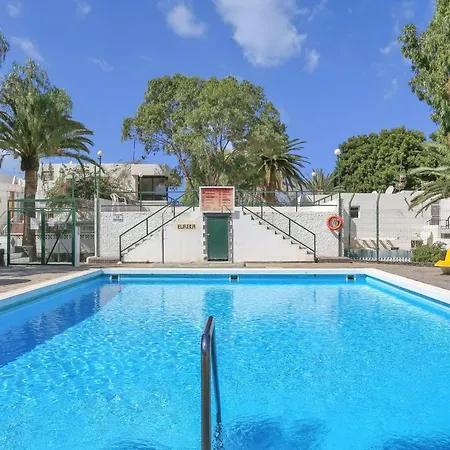 Parrot Paradise Studio, Wifi, Smart Tv, Pool アパート