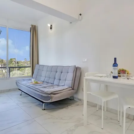 Parrot Paradise Studio, Wifi, Smart Tv, Pool コスタ・デル・シレンチオ