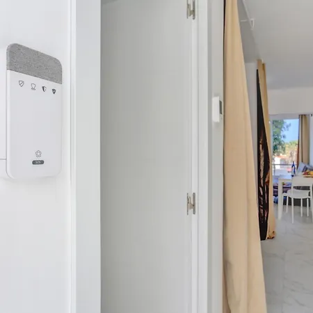 Parrot Paradise Studio, Wifi, Smart Tv, Pool アパート